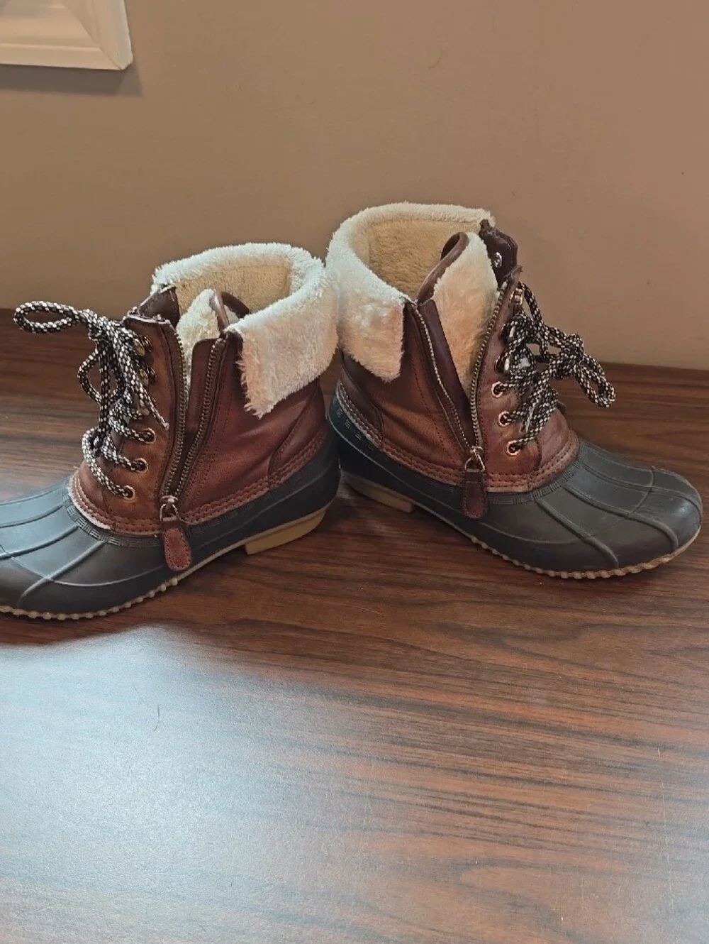 Tommy Hilfiger Brown Boot with Cream Shearling and Red Insole